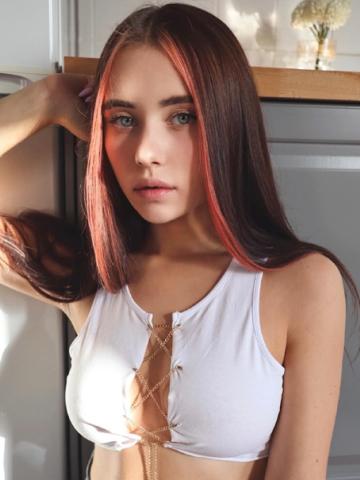 Кира Только 18 фото 3